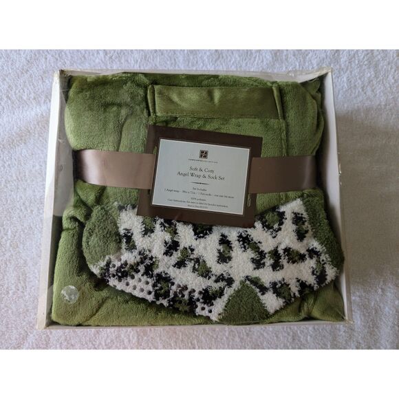 Concierge Collection Soft&Cozy Angel Wrap & Sock Set - Picture 3 of 7